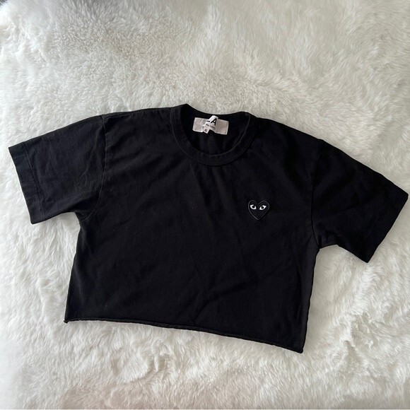COMME DES GARÇONS PLAY Black Heart Patch Cropped T-Shirt in Black - Picture 1 of 7